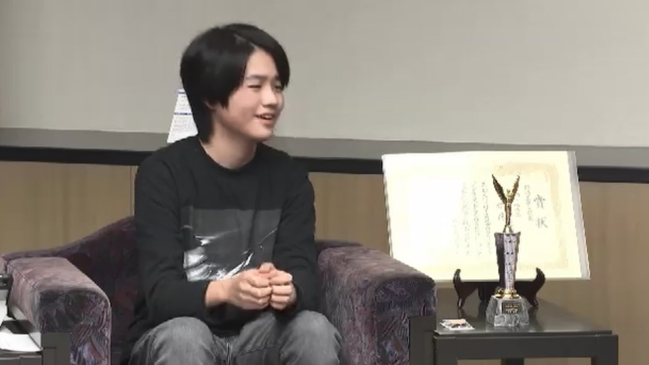 福岡市の中1、伊藤碧さんが“最高賞”に　22歳以下のプログラミング・コンテスト　幅広いアート表現できるアプリ作成　市長に喜び報告