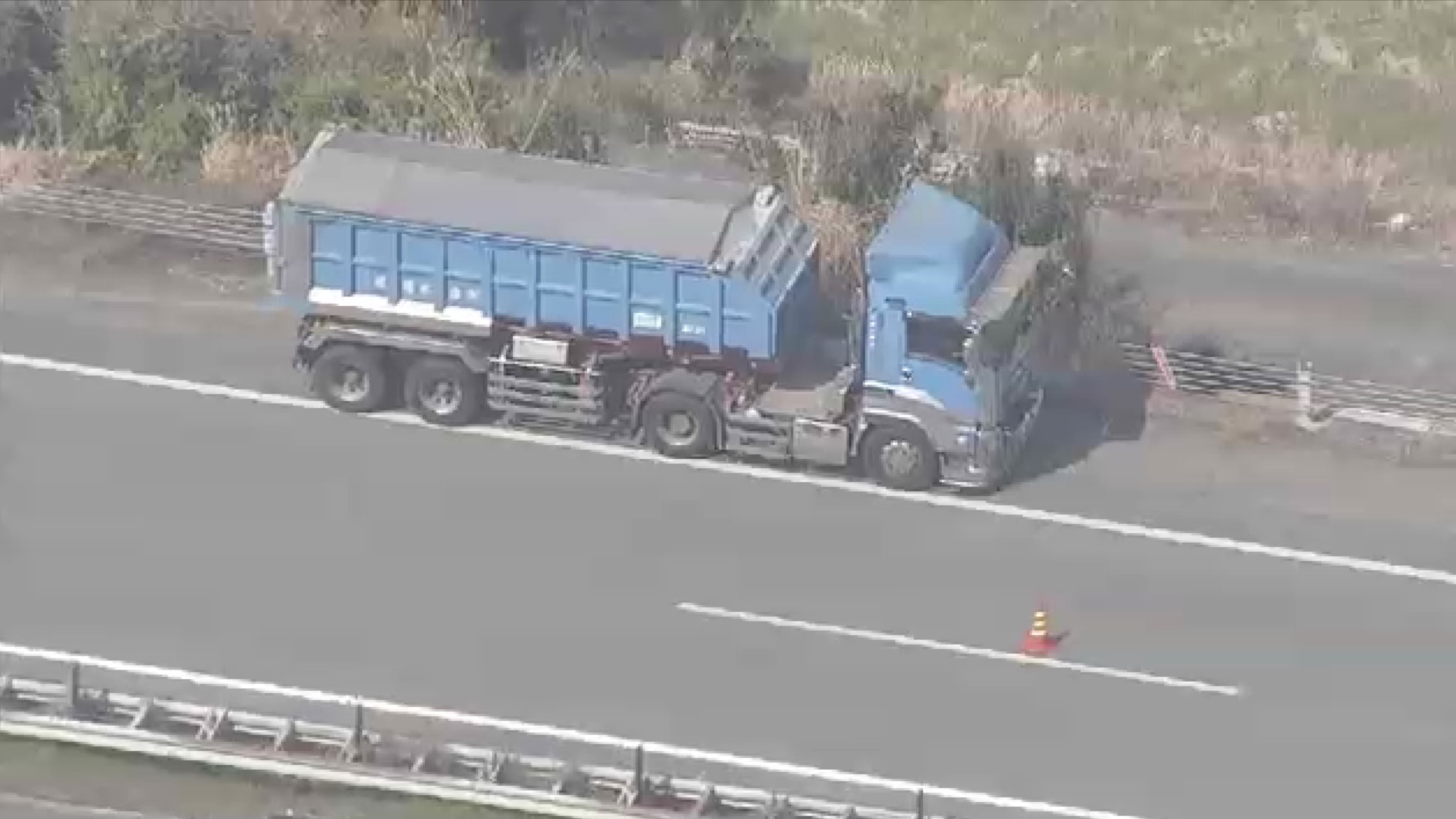 【速報】九州道上りでトラックなど8台が絡む玉突き事故　現場付近で約7キロ渋滞　福岡・みやま市（20日午前10時20分現在）