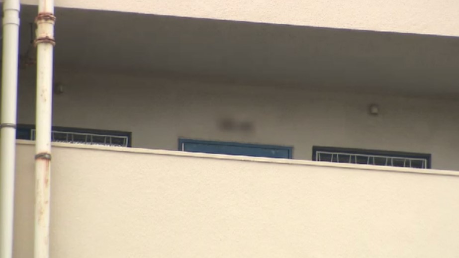 男女関係のトラブルか　27歳男性が腹部を刺された殺人未遂事件　刺した男は逃走中　登校時間帯の警戒を強化　福岡市