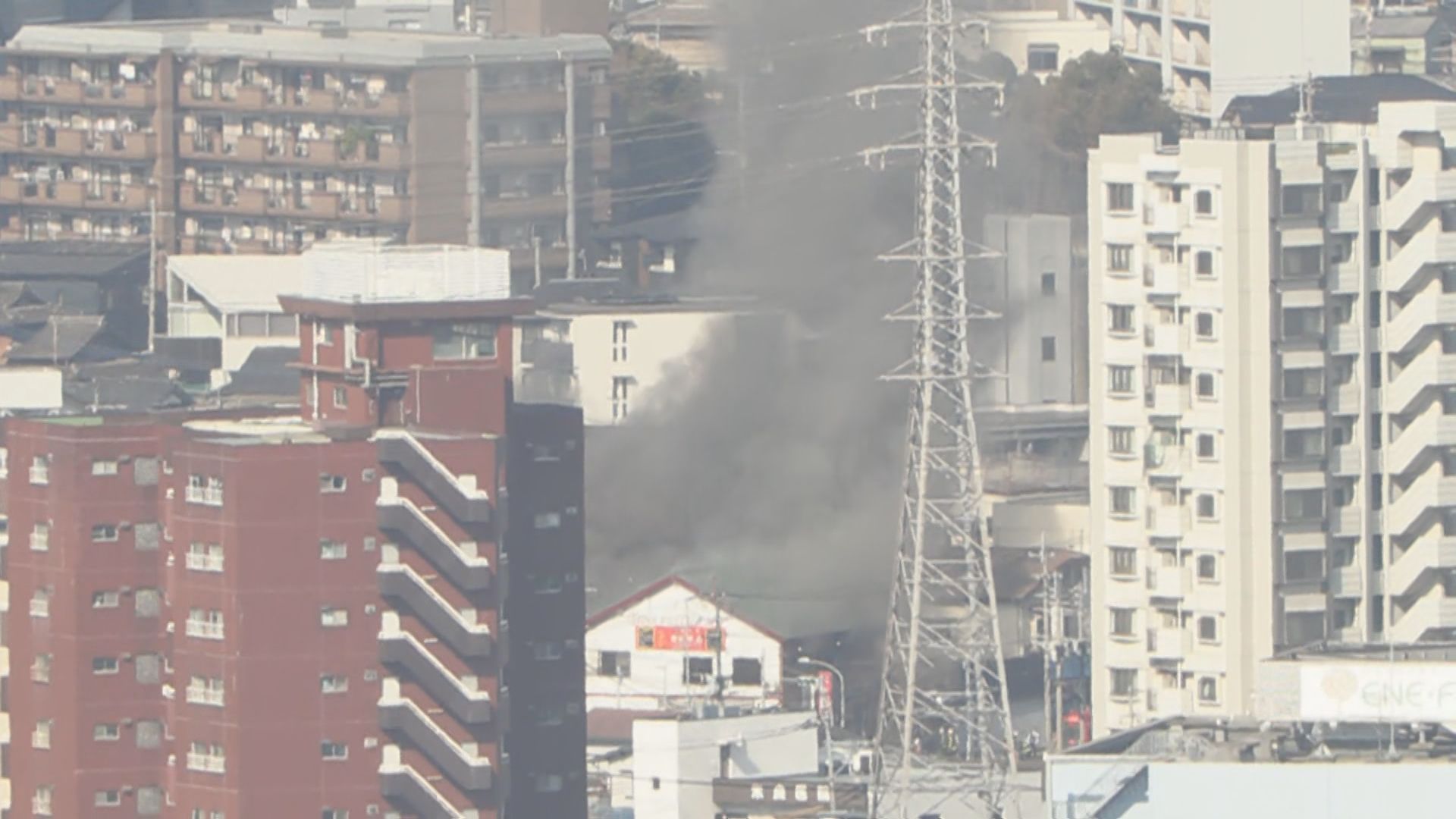 【速報】「飲食店から火が見える」 と通報　建物から黒煙上がる　消防が出動し消火に当たる　福岡・北九州市