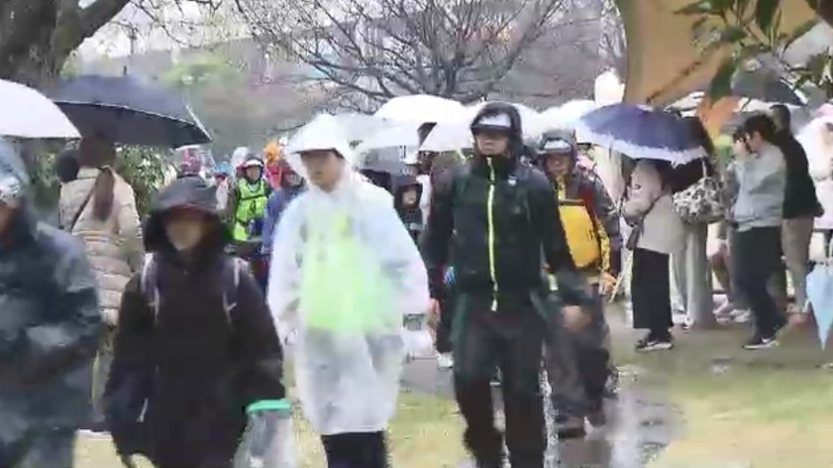 登山しながら100キロの道のり歩く　春休みの小中学生が4泊5日でチャレンジ　福岡県北九州市と山口県下関市