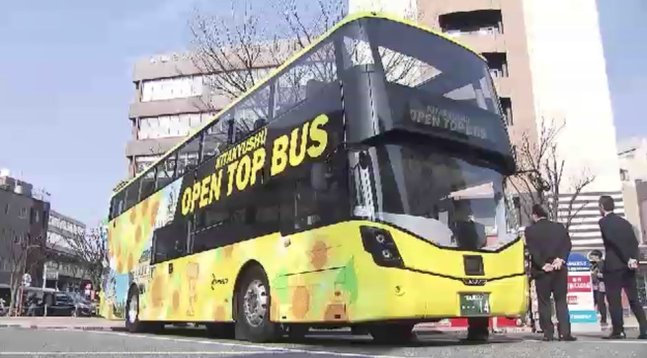 屋根なし2階建て「オープントップバス」北九州市でも定期運行始まる 高さ3.3メートルから街を眺める 工業地帯の夜景を楽しめるコースも設定 福岡