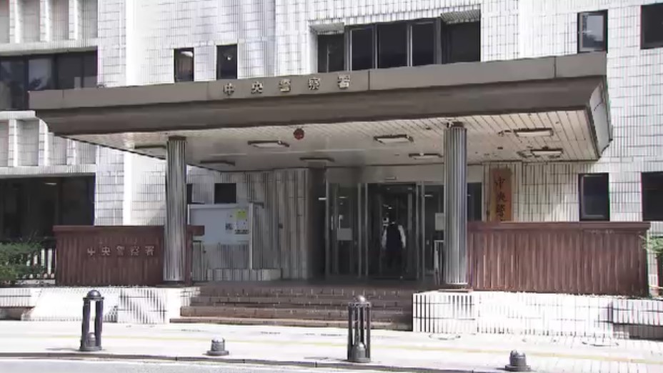 中学校講師の男を逮捕　電車内で女性警察官に下半身を押し付けた疑い　「押し付けた認識はありません」と容疑否認　福岡