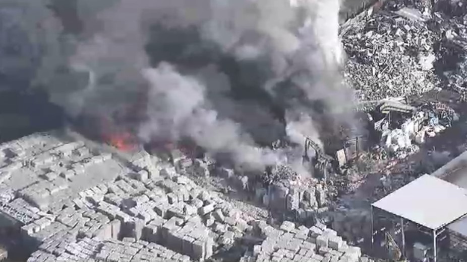 産業廃棄物の集積場で火事　約16時間後に鎮火　廃材置き場のプラスチックなど焼く　福岡・岡垣町