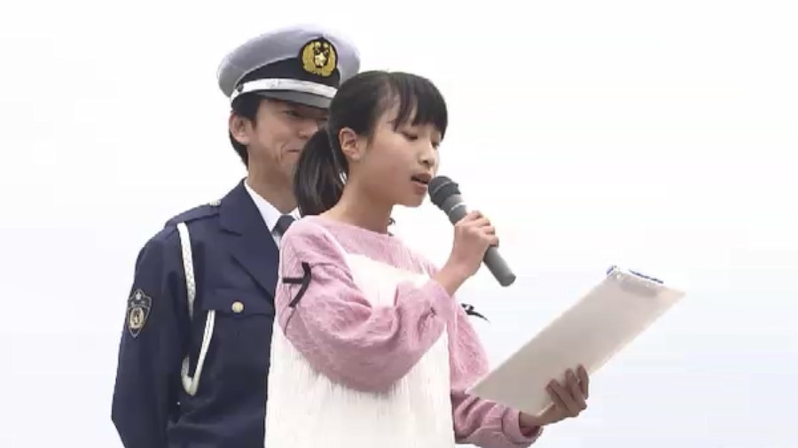 小学6年生がDJポリスに 初登校する新1年生に交通安全を呼びかけ 「横断歩道を渡る時はまず止まって」 福岡市