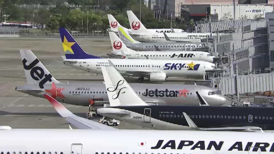 原因は福岡のシステム不具合　全国の空港で管制トラブル　各地で欠航や遅れ相次ぐ　バックアップに切り替え解消　国交省