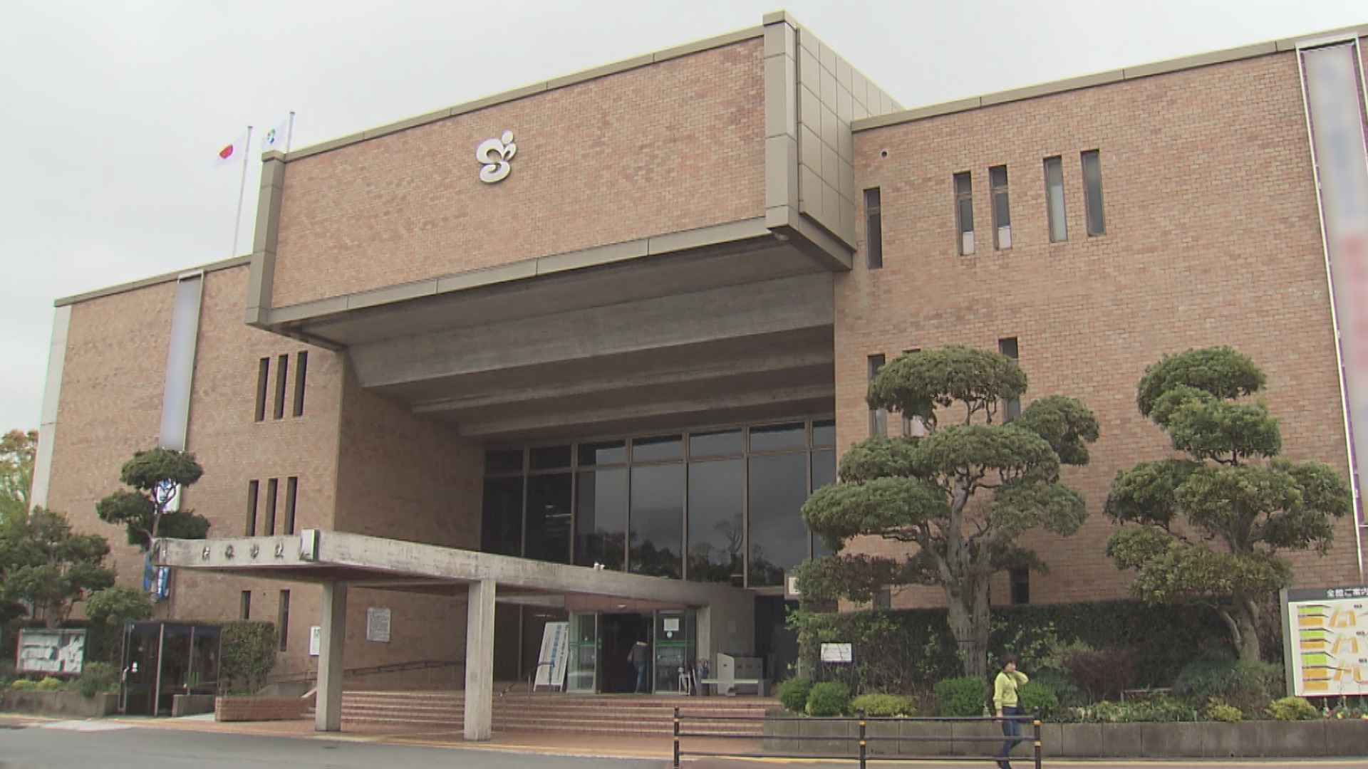福岡・宗像市長選　現職の伊豆美沙子氏が3選　無所属新人の2人を退ける