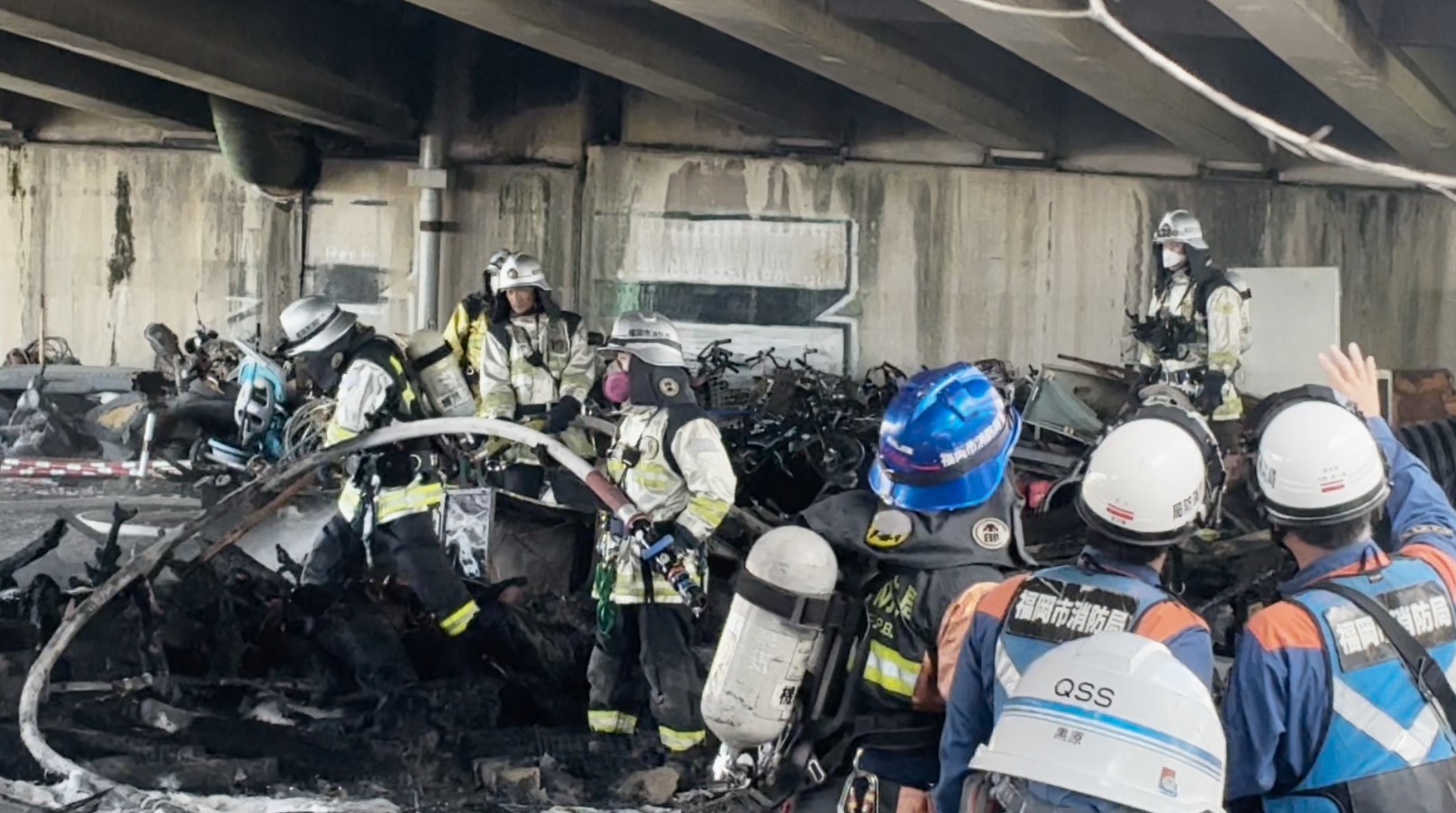 【速報】黒煙が激しく上がる　福岡市東区で火事　建物が燃えているとの情報　消防が出動中