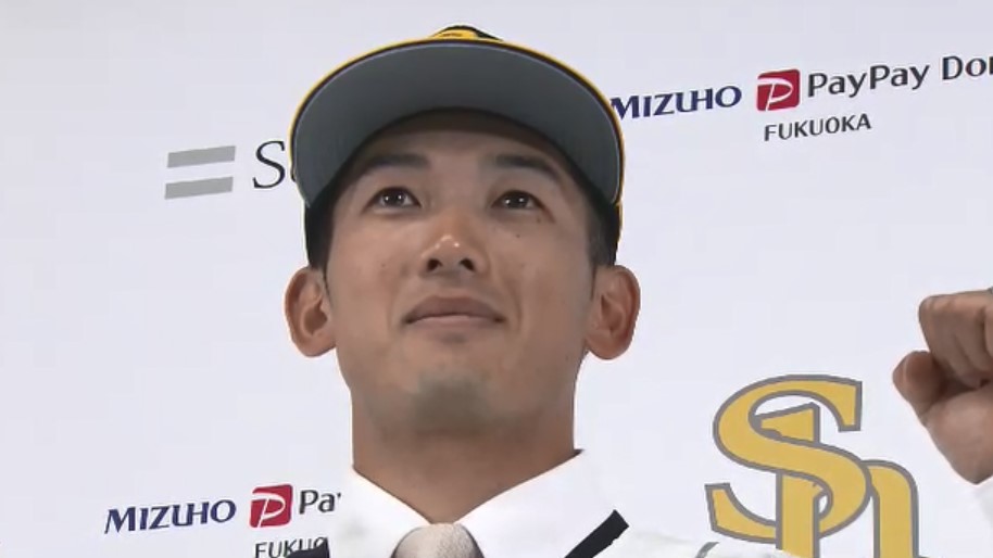 山本祐大選手がホークス入団会見　ベイスターズから交換トレード　「ワクワクしています」　背番号は「39」