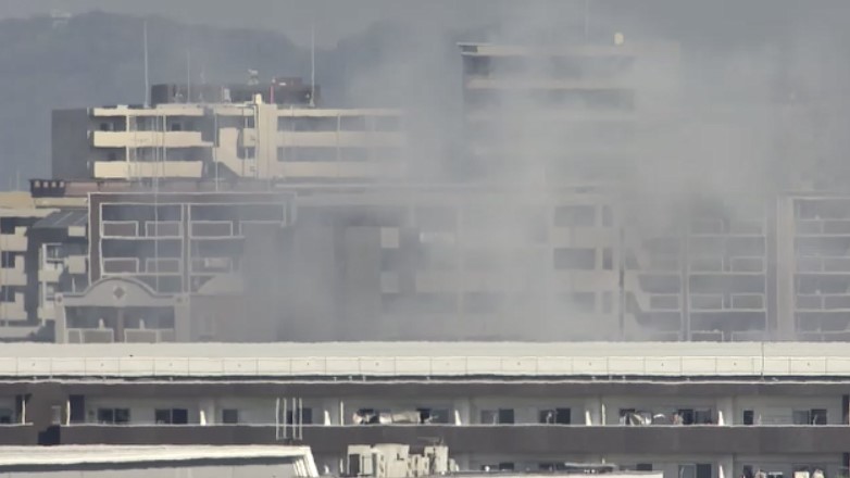 【速報】一時白煙が上がる　福岡市博多区吉塚で倉庫を焼く火事　男性1人を搬送　消防が出動