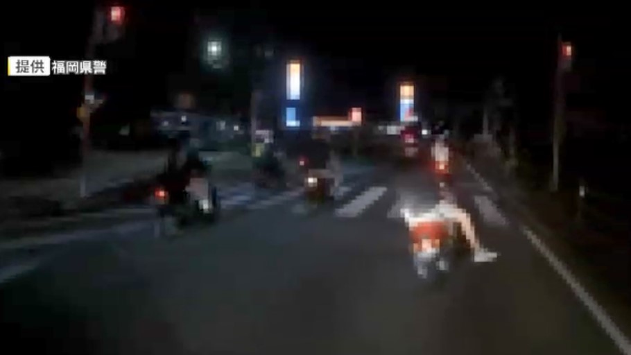 「パトカーに追われて楽しみたかった」原付バイクで“暴走行為”　16～17歳の高校生ら8人を摘発　無免許運転の疑いも　福岡