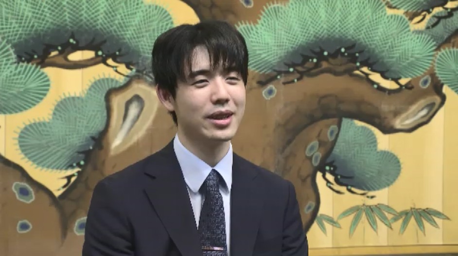 藤井聡太六冠が飯塚市を訪問 名人戦4連覇で祝勝会 嘉穂劇場を見学 福岡