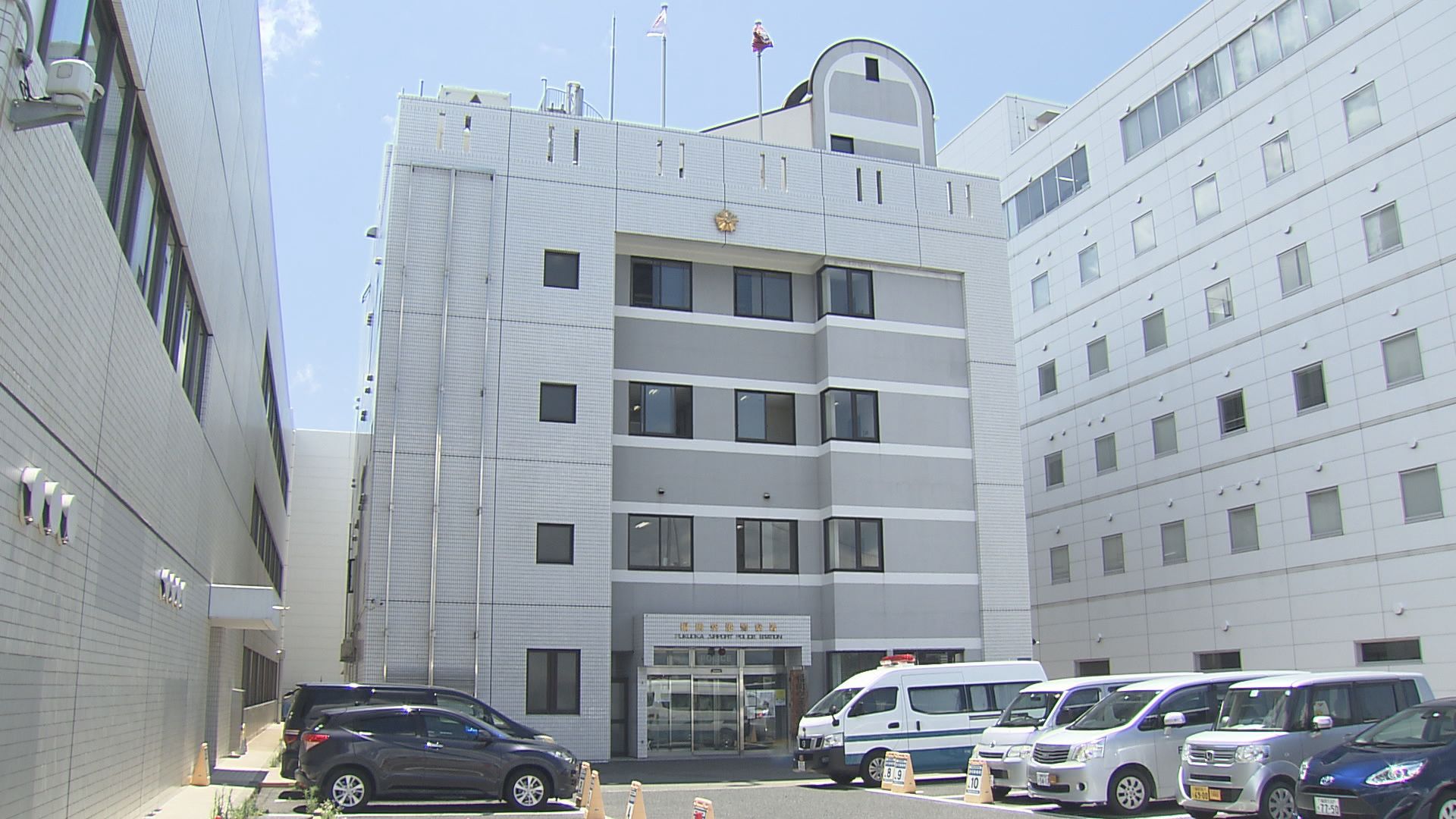 福岡空港に模造爆発物を置いた疑い　紙袋の取っ手に単3乾電池　袋の中にはＣＤプレーヤーの内蔵部品　50歳の男を逮捕「爆発物を置いたつもりはない」容疑否認　