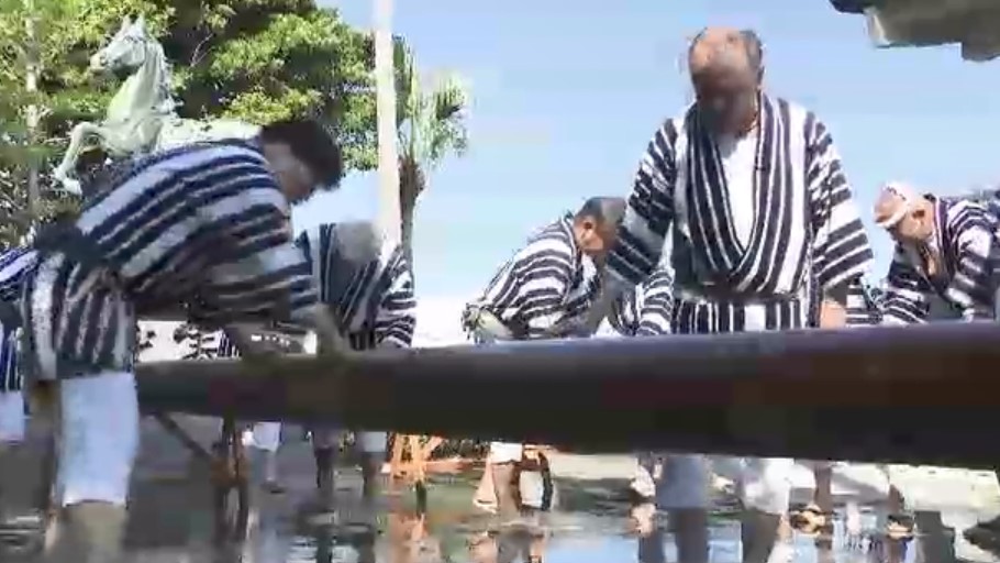 博多祇園山笠　舁き棒を洗い清める「棒洗い」神事　祭り期間中の安全を祈願　福岡