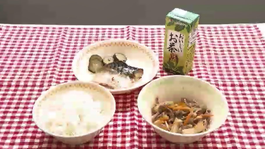 給食に牛乳ではなく『緑茶』　福岡市の小学校で始まる　料理との相性考慮し月1回提供　産地・八女市では9年前から小中学校に『給茶機』設置　「当たり前にある身近な飲み物」