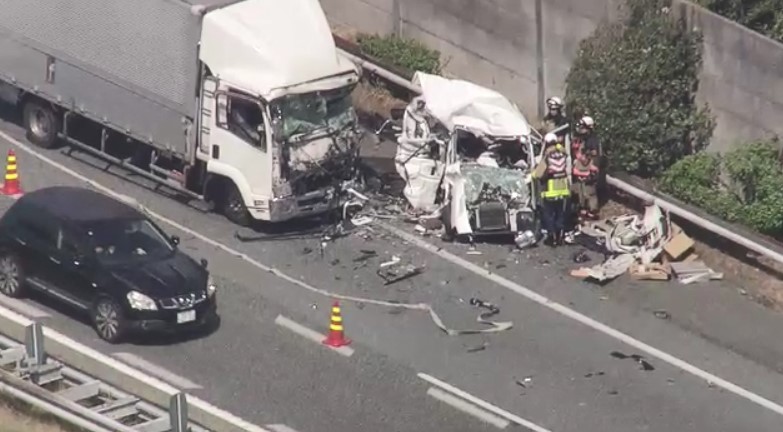 九州自動車道の7台衝突事故で1人死亡　トラック運転手の男（51）を逮捕　“安全確認不十分”で渋滞停止中の車に追突か　福岡