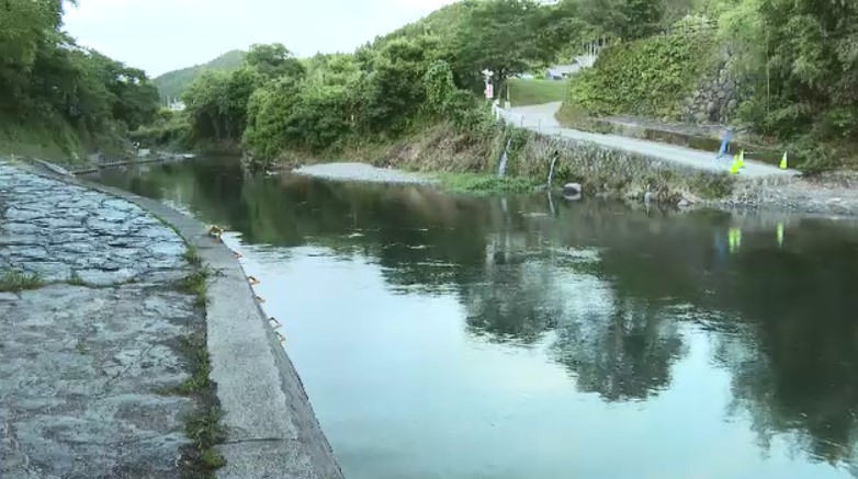 高校生か　川でおぼれ意識不明の重体　福岡・八女市