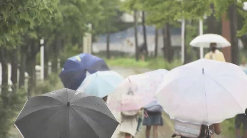 福岡で2日にかけて雷を伴った大雨のおそれ　土砂災害に厳重警戒を　24時間雨量は150ミリの予想　梅雨前線の影響で　気象台