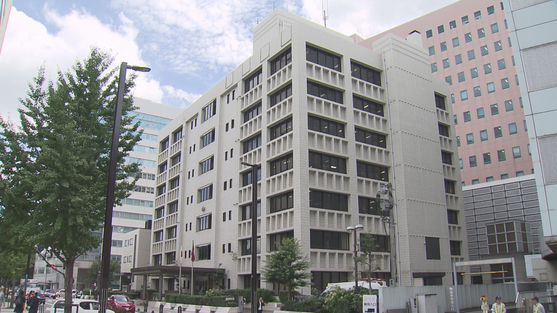 72歳男がスーツ姿で正社員装い…デパートのバックヤードで“窃盗”繰り返したか 全国10都府県で400万円超の被害 福岡県警
