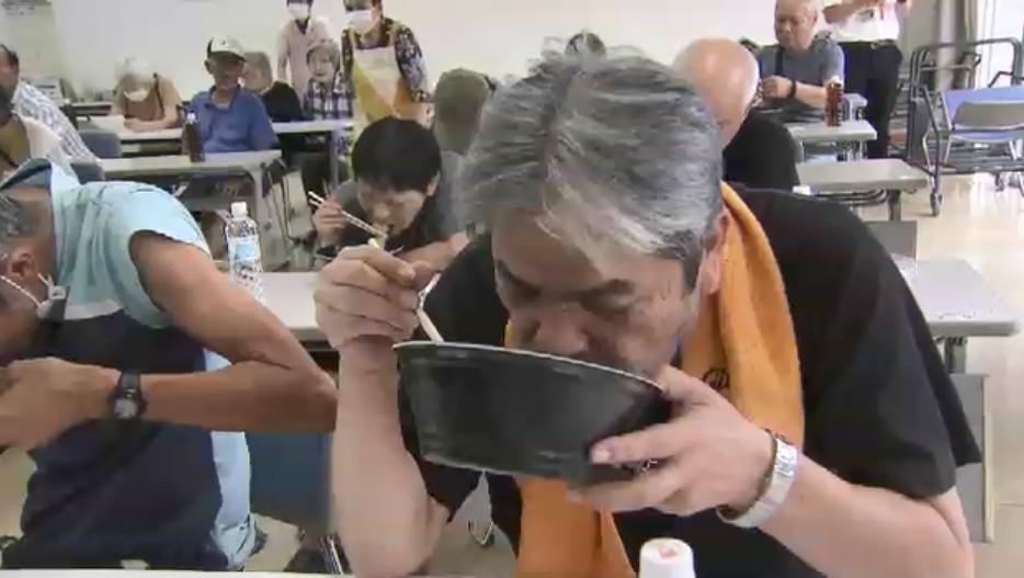 「資さんうどん」が熊本の被災地で支援 八代市の店舗は臨時休業が続くも「出来たてのぬくもりを感じてほしい」 人気の“肉ごぼ天うどん”で被災者を元気づけ 熊本・八代市
