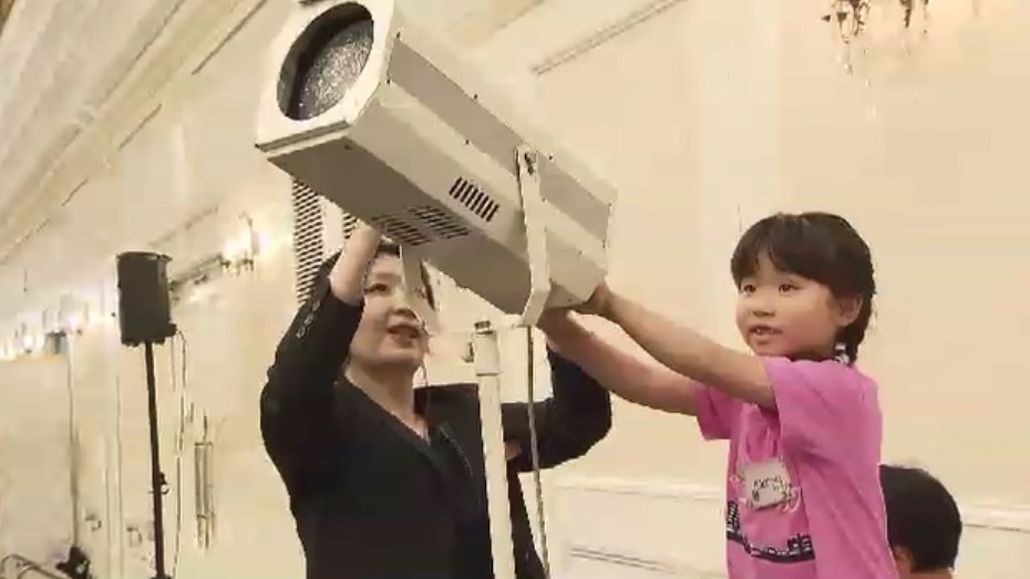 「ご結婚おめでとうございます！」子供たちが模擬披露宴の仕事に挑戦　司会や照明、音響…力を合わせて　北九州市のホテルで職業体験　福岡
