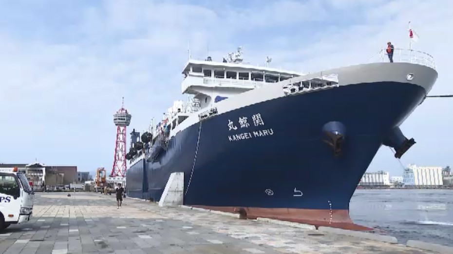 世界で唯一の捕鯨母船「関鯨丸」 博多港に初入港 21日に船内を一般公開 福岡