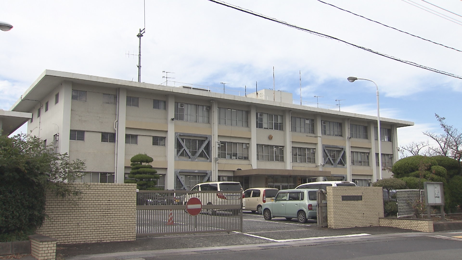 退職の際に未返却だった制服を着て…営業終了した郵便局窓口に侵入の疑い　無職男を逮捕　パーティション押しのけたか　福岡
