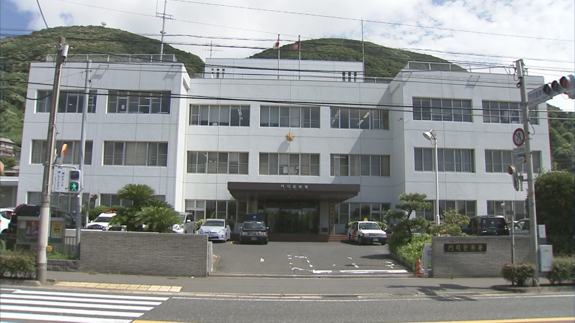 歩道を走行する軽乗用車…“酒酔い運転”が発覚 44歳男を逮捕 「350ミリリットルの缶ビールを2本飲んだ」 福岡・北九州市