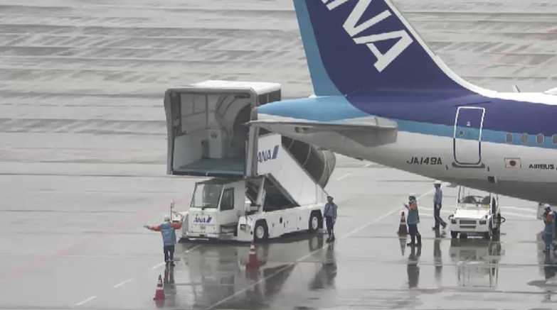 【速報】福岡空港で航空機とタラップ車両が接触　新千歳行きの全日空機が欠航