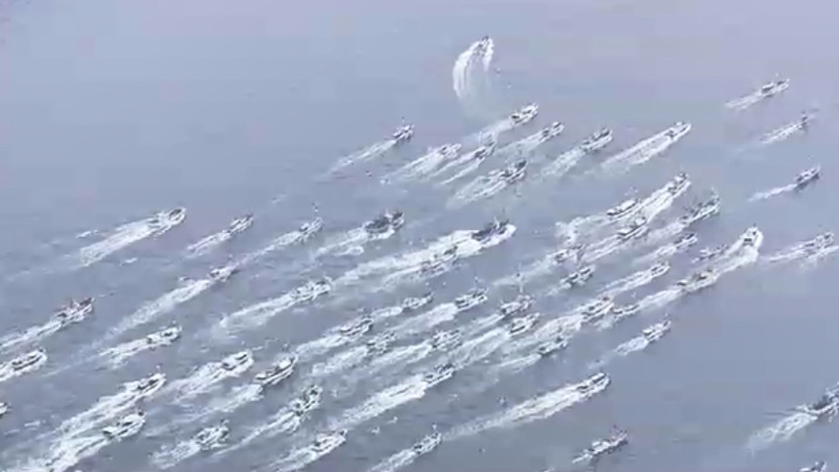 約100隻の漁船が海上パレード 世界文化遺産の宗像大社で恒例の「みあれ祭」 海上の安全や豊漁願う 福岡