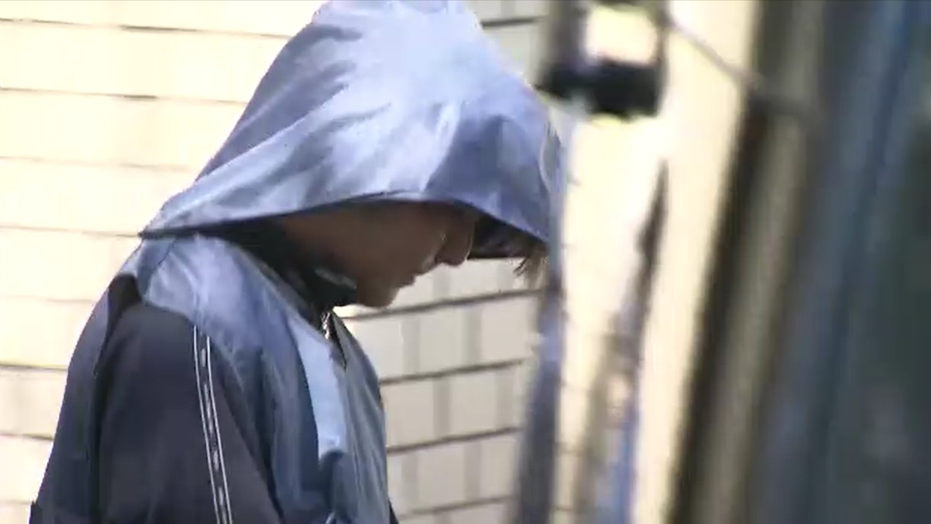 時速約144キロで衝突事故起こし2人ケガ　現場にブレーキ痕なし　“危険運転致傷”で逮捕の男を送検　福岡・北九州市