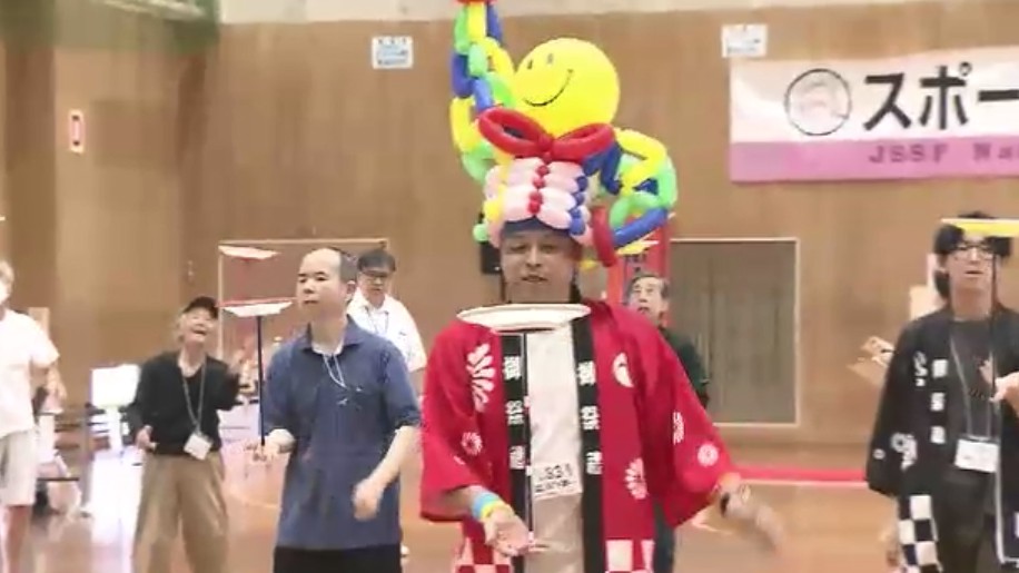 10月12日「スポーツの日」 北九州市でスポーツ皿回し全国大会 小学生から最高齢90歳まで約70人参加 「回せた時に達成感がある」 福岡