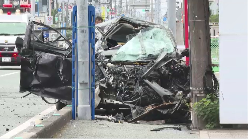 【続報】直前までパトカーの追跡受ける…右折禁止の場所で右折し逃走　普通乗用車とトラックの衝突事故　1人が意識不明　福岡・久留米市