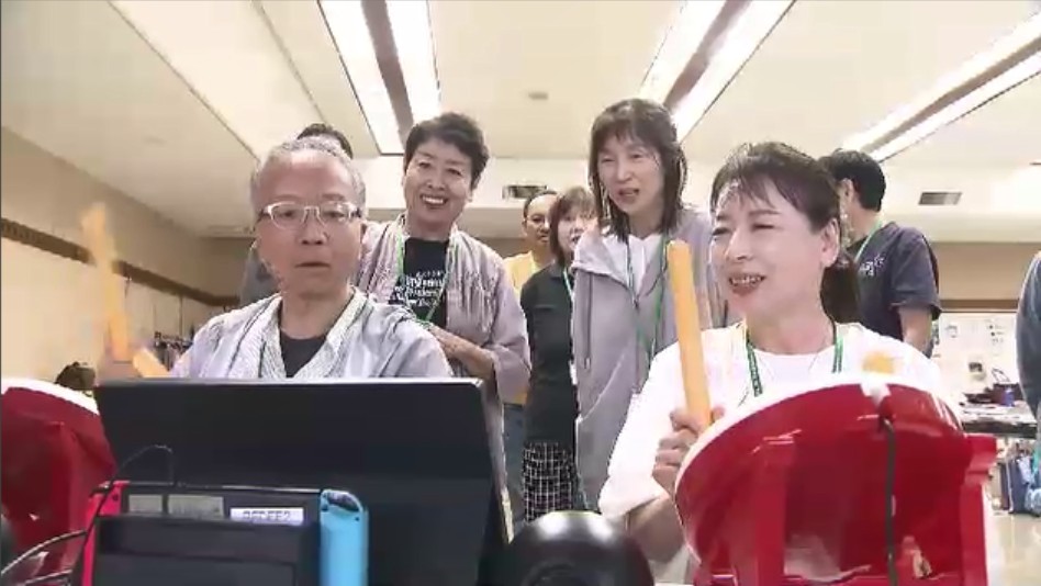 高齢者向け「eスポーツ講座」　リズムゲーム楽しみ”脳の活性化で健康維持”　「わくわくして気持ちが弾みます」　福岡・北九州市