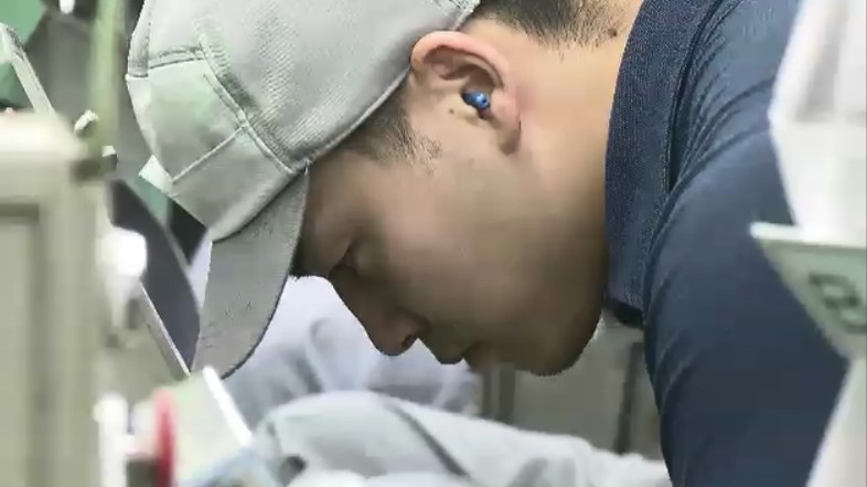 水栓金具をピカピカに 国内外の技能者10人が“熟練の技”競う TOTOが選手権を開催 福岡