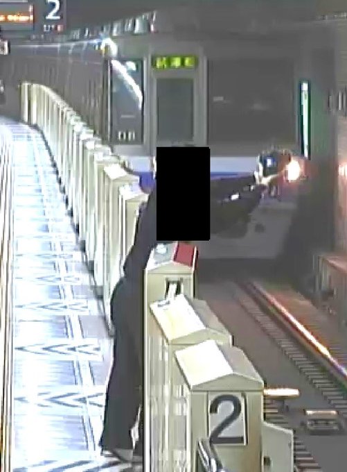 ホームから身を乗り出す“撮り鉄”に「絶対ダメ!」福岡市地下鉄が公式Xで“映像公開” 廃車予定の車両を撮影か 姿くらます